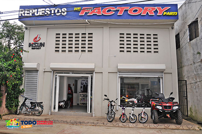 Tienda de accesorios y repuestos de moto, ropa motorista y neumaticos moto.